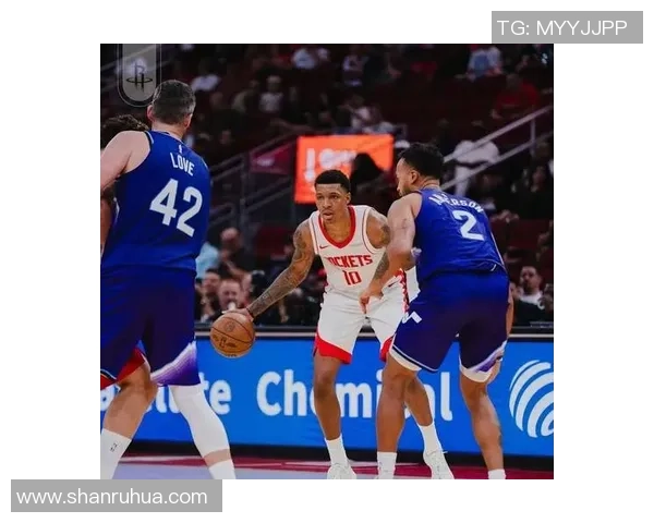 2017年NBA季后赛火箭队与对手的激烈对决回顾及精彩瞬间分析